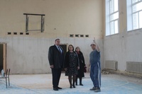 Александр Резунов проинспектировал проведение ремонта спортивного зала Мглинской школы № 2